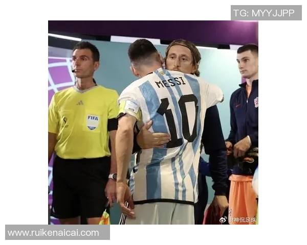 足球明星因电影情节惹怒球迷引发热议与争议的背后故事